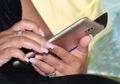 Berikut Daftar Smartphone 2018 dengan Radiasi Tertinggi, Moms Menggunakannya?