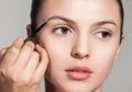5 Rekomendasi Pensil Alis Lokal yang Bikin Penampilanmu On Fleek