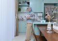 Inspirasi Desain Dapur Ria Miranda, Desainer Hijab yang Suka Warna Segar