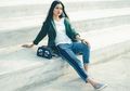 Siapa BIlang Pakai T-Shirt Jadi Kurang Elegan? Yuk, Intip 4 Gaya Ini!