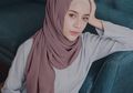Tampil Stylish dengan Outfit Warna Putih untuk Hijabers Ala Aghnia Punjabi!