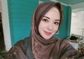 Gaya Selebgram Asal Korea, Ayana Moon dengan 7 Fashion Item Hitam. Manis!