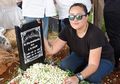 Disebut Bodoh karena Terus Tangisi Mendiang Ibu, Ini Jawaban Putri Sulung Indro Warkop