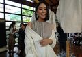 Stylo of The Day, Gaya Kasual Nuansa White on White ala Radhini Aprilya