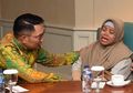 Tangis Haru Ibu Haringga Sirla Pecah Saat Terima Donasi dari Ridwan Kamil