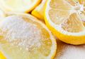 8 Manfaat Menakjubkan dari Meletakkan Irisan Lemon yang Ditaburi Garam di Meja Sebelum Tidur