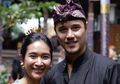 8 Tahun Happy Salma Menikah dengan Pangeran Bali, Intip Deretan Potret Kemesraan Keduanya