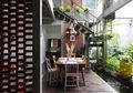 Inspirasi Desain Rumah, Paduan Industrial dan Urban Tropis di Ruang Makan