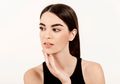 5 Kesalahan Saat Mengaplikasikan Makeup yang Memicu Tumbuhnya Jerawat