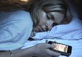 Jangan Letakkan Ponsel di Ranjang Saat Tidur, Hal Mengerikan Ini Bisa Terjadi!