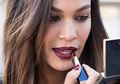 Tampil Bold dengan 3 Warna Lipstik Plum Untuk Kulit Sawo Matang
