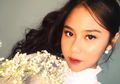 8 Inspirasi Fashion Outfit Putih Ala Nadin Amizah yang Stylish Abis!