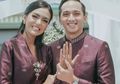 Intip Foto Prewed Ge Pamungkas. Dari 'Nyeker' Sampai Gigit Dagu
