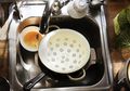 Tak Pakai Lama, 6 Tips Cuci Piring dengan Cepat dan Bersih Seketika!