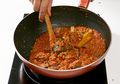 Agar Daging Rendang Tidak Hancur Walau Dimasak Lama, 2 Hal Ini Wajib Diperhatikan