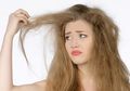 Cara Mengatasi Rambut Mengembang dan Tebal Agar Mudah Diatur