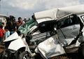 Seorang Perempuan Meninggal Dunia Setelah 2 Jam Terhimpit Mobil Ringsek yang Dihantam Kereta Api