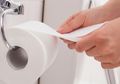Mulai Saat Ini, Jangan Tutupi Pinggiran Toilet Duduk dengan Tisu, Dampaknya 'Menjijikan'