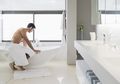 Cari Tahu, Ternyata Pria Juga Butuh 4 Hal Ini di Kamar Mandi Mereka