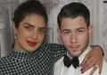 Adakan Bridal Shower sebelum Menikah, Priyanka Chopra Cantik Berbalut Gaun Berbulu
