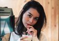 Klarifikasi Soal Pesawat Lion Air, Sifat Asli Conchita Caroline Langsung Terbongkar Pada Foto Makanan Ini