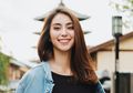 Gaya Simpel Pacar Jojo, Clairine Clay Tampil Kece dengan Sneakers