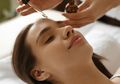 Atasi Masalah Kulit Berminyak dengan Face Oil, Memang Bisa?