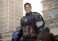 John Cena Posting Tameng Captain America, Siap Gantiin Chris Evans?