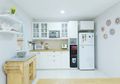 Inspirasi Desain Dapur Putih Bergaya Modern-Klasik, Bersih dan Elegan!