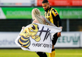 Fan Perempuan Berlari dalam Keadaan Telanjang Gegerkan Seisi Stadion di Liga Belanda