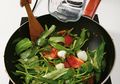 Tips Agar Tumis Kangkung Tetap Hijau Warnanya Seperti Restoran