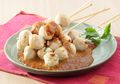 Resep Sate: Sate Bola Ayam Saus Pecel, Pasti Tak Ada yang Bisa Nolak Kelezatannya