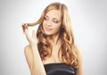 Cara Sederhana Membuat Rambut Keriting dalam Semalam Tanpa Alat Catok