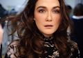 Di Makam Sang Ayah, Luna Maya Ungkap Sosok Pahlawan Bagi Dirinya