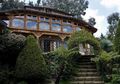 Rumah Gembong Narkoba Ini Diisi Binatang Buas dan Senjata Tajam