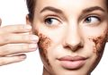 Oatmeal dan Kopi, Paduan Scrub Alami yang Ampuh Cerahkan Wajah