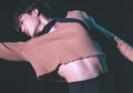 3 Idol Kpop Cowok yang Tampil Menawan dengan Crop Top. Idolamu?
