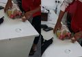 Ngerasa Paketannya Bisa Bergerak, Petugas Pos Ini Membukanya, Ternyata Isinya Mengerikan!
