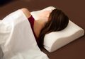 Jangan Sembarangan, Pakai Bantal Harus Sesuai dengan Posisi Tidur, Lo!