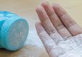 Bedak Bayi Punya 7 Manfaat Lain Bagi Kecantikan Lho. Sudah Tahu Belum?