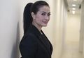 Begini Jadinya Kalau Istri Pilot Wisata Kuliner, Mau Makan Seafood Saja Iis Dahlia Sampai 'Ditemani' Kembang Api!