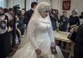 Cantik dalam Balutan Gaun Pengantin, Seorang Wanita Justru Tertunduk Lesu di Hari Pernikahannya