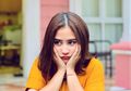 Cuma Pakai Kaos, Begini 6 Inspirasi Gaya Modis Ala Prilly Latuconsina!