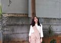 Simpel dan Tetap Stylish! Intip 5 Inspirasi Padu Padan Outfit Putih Ala Masayu Clara!