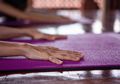 Agar Jauh dari Penyakit, Jangan Lupa Bersihkan Matras Yoga, ya!