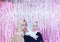 Seperti Kembar, Begini Fashion Kompak Nissa Sabyan dan Sang Kakak, Iin Fadillah!