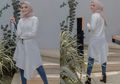 Paduan Tunik dan Jeans ala Vebby Palwinta yang Cocok untuk Hijabers