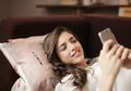 Hati-hati! Sering Begadang Sambil Main Handphone, 3 Hal Buruk Ini Akan Menimpamu