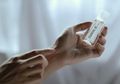 Buat Parfum Sendiri di Rumah dengan Minyak Jojoba & Minyak Esensial!