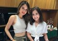Perlihatkan Keseruan Baking Bareng, Cinta Laura dan Prilly Latuconsina Dibilang Mirip Kakak Beradik!